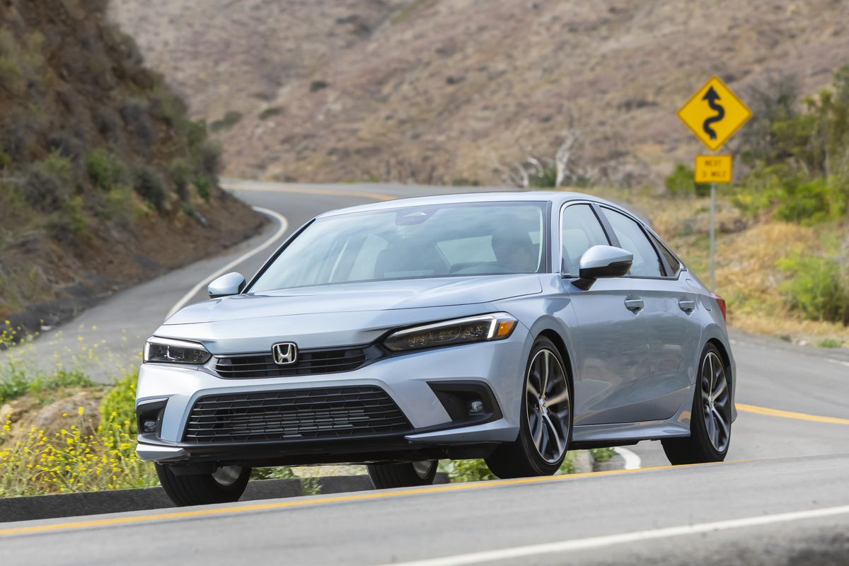 2024 Honda Civic Review: Elevating Style, Efficiency, and Driving Thrills