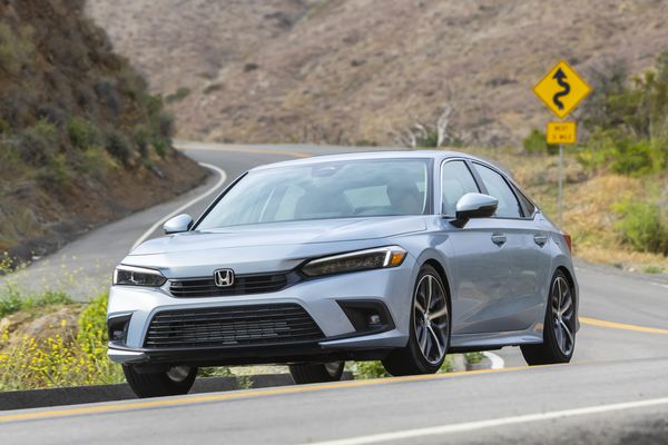 2024 Honda Civic Review: Elevating Style, Efficiency, and Driving Thrills
